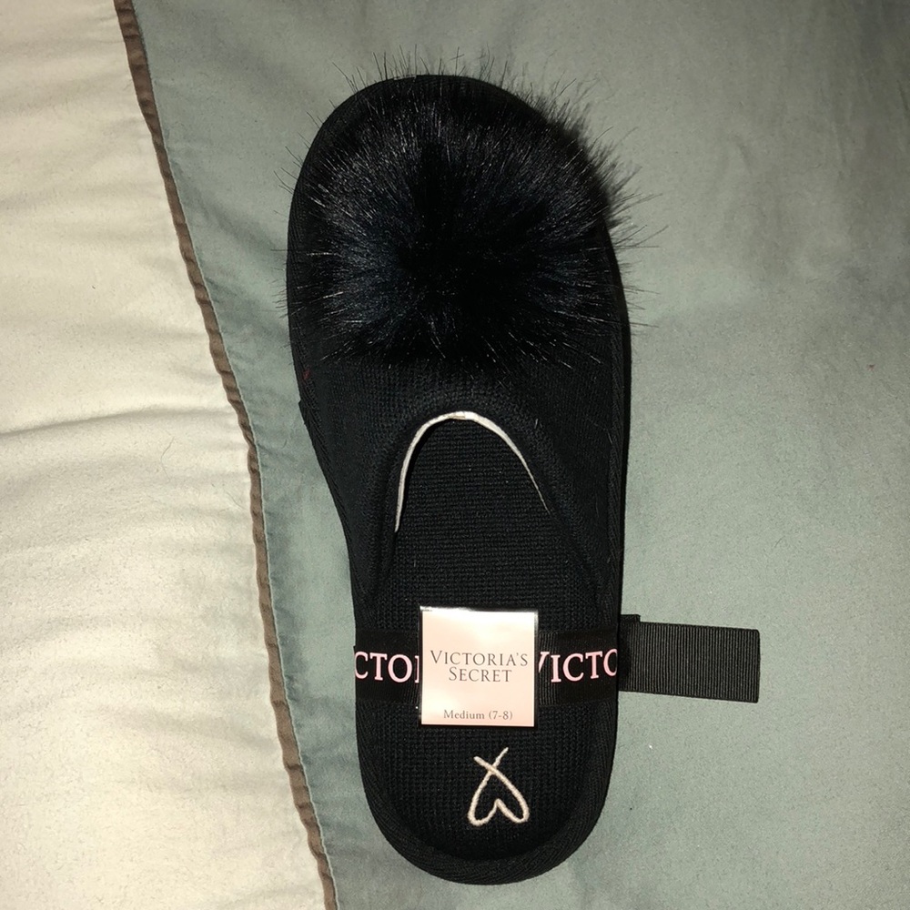 Victoria’s Secret women’s slippers black size M